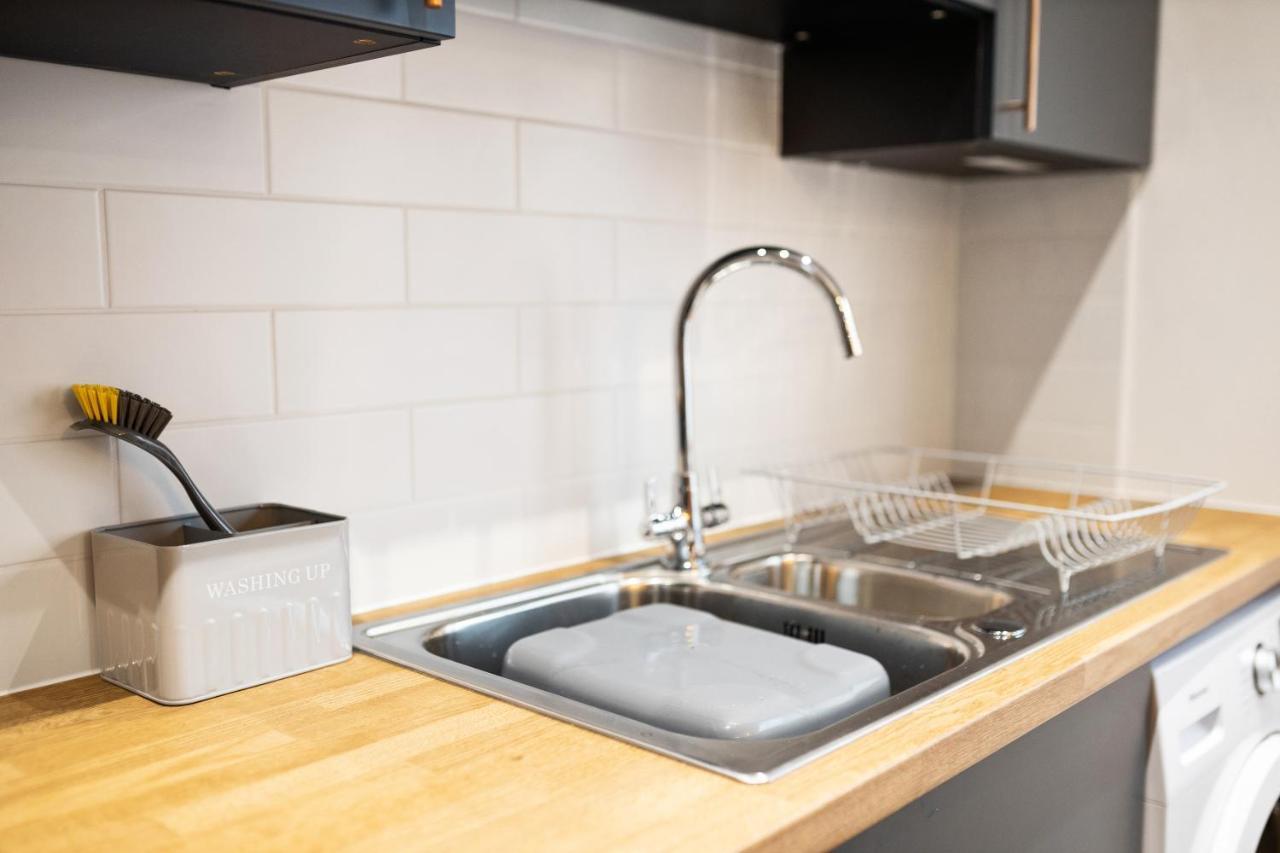 7 Bedroom House Ensuite Rooms, Fully Equipped Kitchen, Free Wifi, Tvs In All Rooms City Centre Close To A46 Inspire Homes コヴェントリー エクステリア 写真