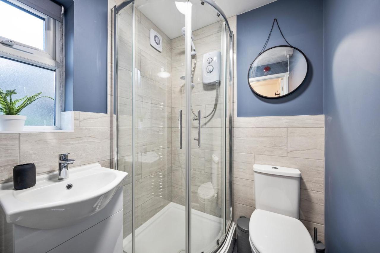 7 Bedroom House Ensuite Rooms, Fully Equipped Kitchen, Free Wifi, Tvs In All Rooms City Centre Close To A46 Inspire Homes コヴェントリー エクステリア 写真