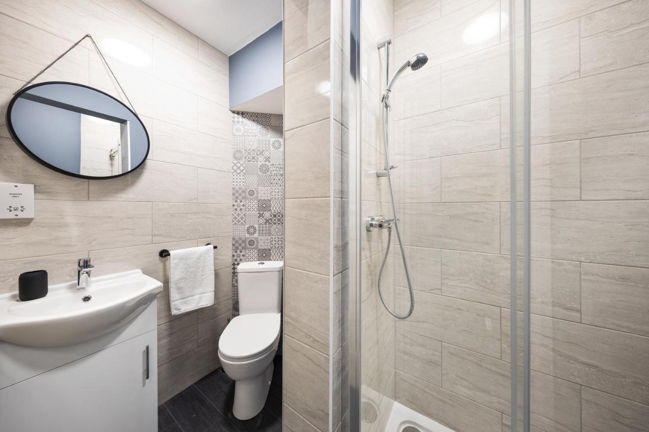 7 Bedroom House Ensuite Rooms, Fully Equipped Kitchen, Free Wifi, Tvs In All Rooms City Centre Close To A46 Inspire Homes コヴェントリー エクステリア 写真