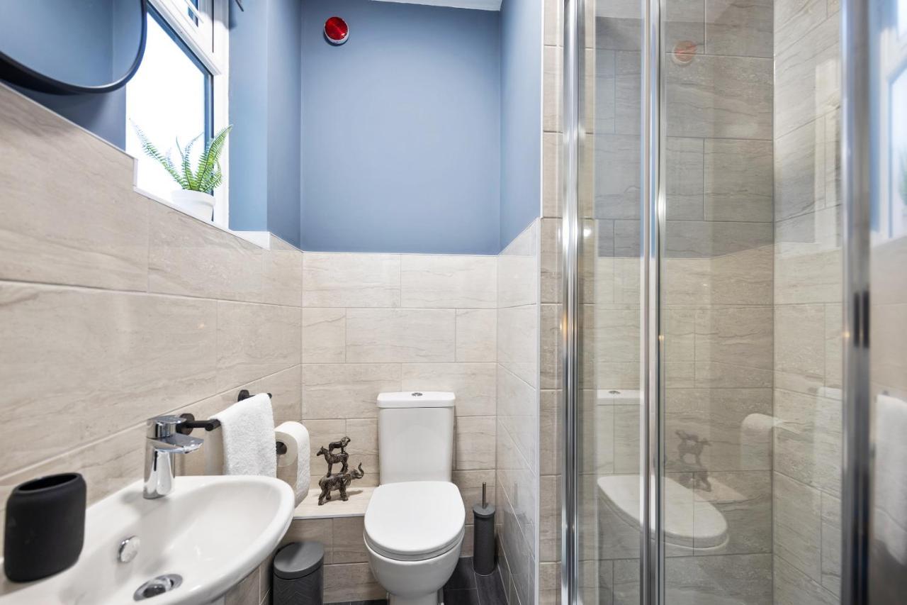 7 Bedroom House Ensuite Rooms, Fully Equipped Kitchen, Free Wifi, Tvs In All Rooms City Centre Close To A46 Inspire Homes コヴェントリー エクステリア 写真