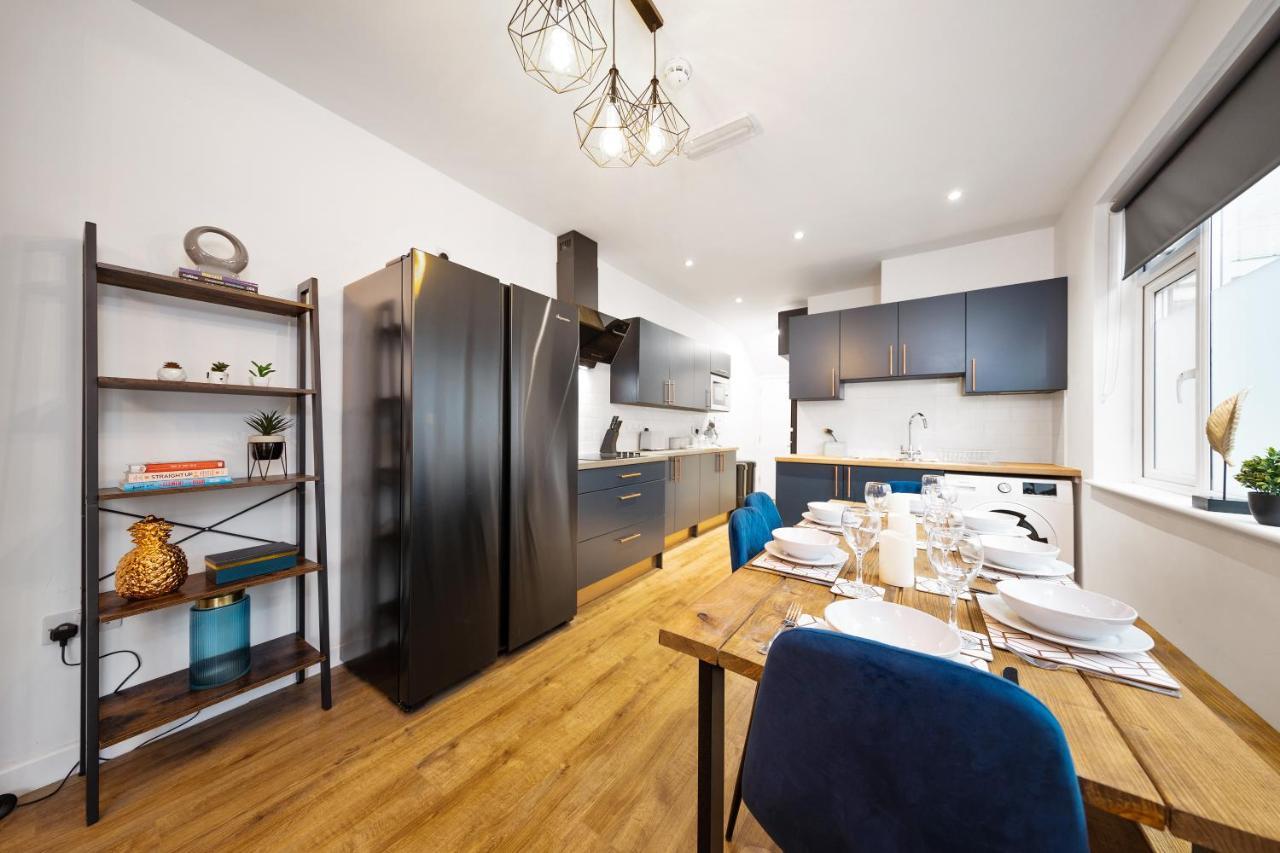 7 Bedroom House Ensuite Rooms, Fully Equipped Kitchen, Free Wifi, Tvs In All Rooms City Centre Close To A46 Inspire Homes コヴェントリー エクステリア 写真